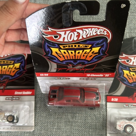 2009 Hot wheels bundle three includes two Wayne’s Garage and one Phil’s Garage - Picture 3 of 10